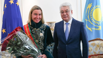 Фотография к новости: ЕО-ның жоғарғы өкіліне Қазақстанның «Достық» ордені табыс етілді