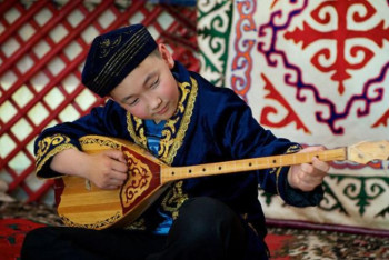 Фотография к новости: Бүгін – Ұлттық домбыра күні