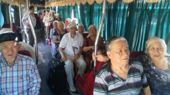 Фотография к новости: Арыстық қариялар демалыс үйіне аттанды