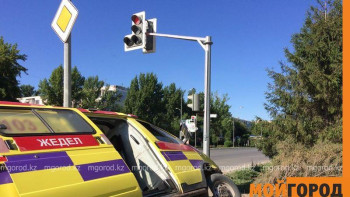 Фотография к новости: Оралда жедел жәрдем көлігі арыққа түсіп кетті