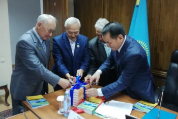 Фотография к новости: Латын қарпінде жаңа журнал жарыққа шықты