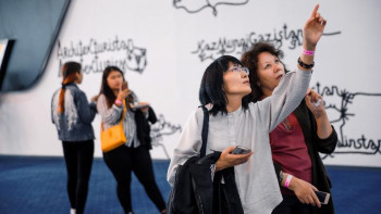 Фотография к новости: Заманауи өнер жұлдыздары өз туындыларын Қазақстанда ұсынды