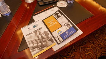 Фотография к новости: Әлеуметтік аз қамтылған отбасы балалары шахматты тегін үйренеді 