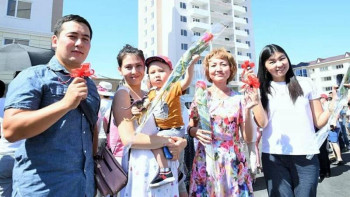 Фотография к новости: Талдықорғанда 200-ден астам отбасыға пәтер кілті табысталды