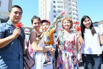 Фотография к новости: Талдықорғанда 200-ден астам отбасыға пәтер кілті табысталды