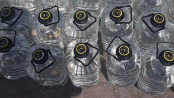 Фотография к новости: Қазақстанға 800 литрге жуық заңсыз алкоголь кіргізбек болғандар ұсталды