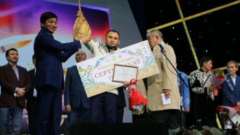 Фотография к новости: Бауыржан Байбек: Партияның қолдауымен ай сайын айтыс өтеді