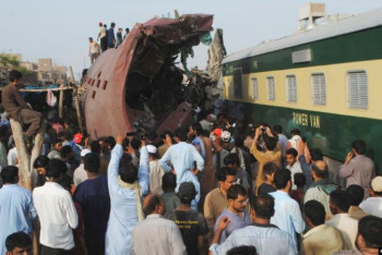 Фотография к новости: Пәкістанда пойыз апатынан оннан астам адам қаза болды