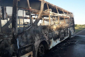Фотография к новости: Семейден Алакөлге бара жатқан автобус өртеніп кетті