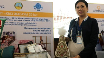 Фотография к новости: Екібастұздық қолөнер шеберінің бұйымдары француздарды тәнті етті