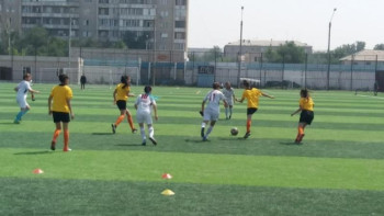 Фотография к новости: Семейде қыздар арасында футболдан республикалық турнир басталды