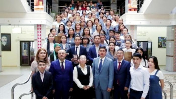 Фотография к новости: Абай жырларын оқу эстафетасын Ұлттық академиялық кітапхана ұжымы жалғастырды