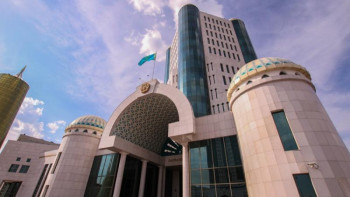 Фотография к новости: Сенаторлар халықпен кездесулерде өңір проблемаларын талқылауда