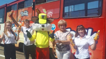 Фотография к новости: Павлодарлық трамвайларда аптап ыстықта тегін сусын таратылады