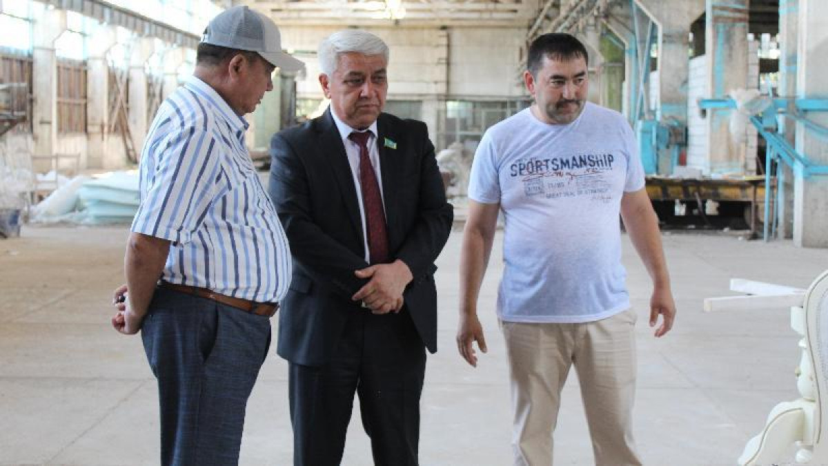 Мәжіліс депутаты Түркістандағы кәсіпорын ұжымымен кездесті