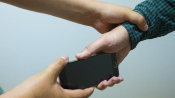 Фотография к новости: Жамбылдық полицейлер ұялы телефон ұрлаумен айналысқан адамды ұстады