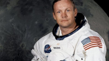 Фотография к новости: Нил Армстронг скафандры музейге қойылды