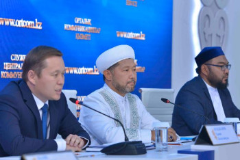 Фотография к новости: Қажылыққа әйелдер жалғыз бара алмайды