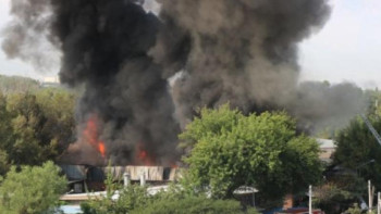 Фотография к новости: Алматыдағы өртті сөндіру барысында бірнеше жарылыс болды