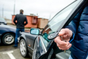 Фотография к новости: Кепілде тұрған автокөлікті алып беруге уәде еткен алаяқ ұсталды