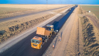 Фотография к новости: Республикалық жолдарды жаңартуға 18 мың адам тартылған