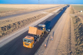 Фотография к новости: Республикалық жолдарды жаңартуға 18 мың адам тартылған