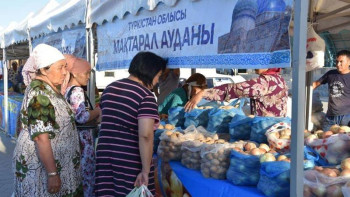 Фотография к новости: Арыстағы ауыл шаруашылығы жәрмеңкесінде 150 тоннадан астам өнім ұсынылды 