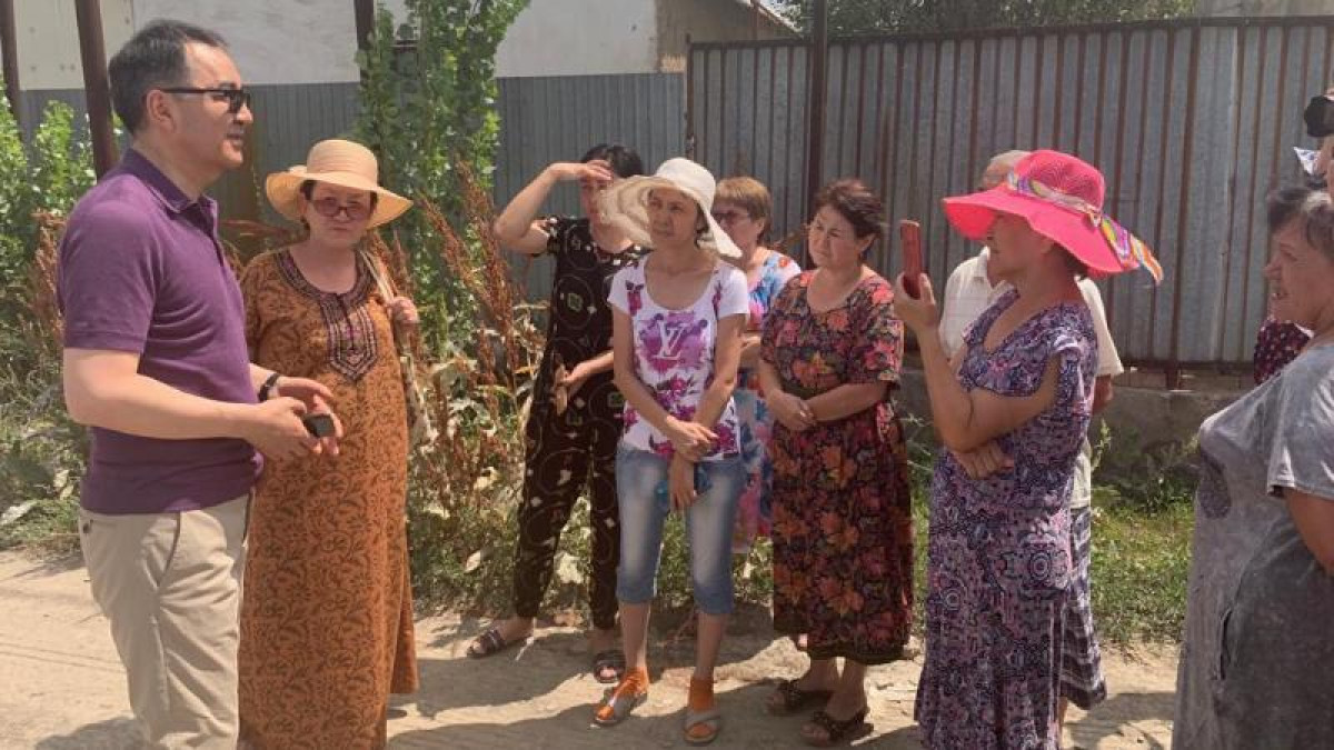 Алматы әкімі аккаунтарына қала тұрғындары қалдырған проблемалық орындарға барды
