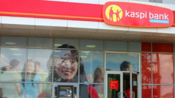 Фотография к новости: Kaspi Bank бұрынғы қызметкерін ұстауға көмектескен азаматқа 10 млн теңге сыйақы берді 