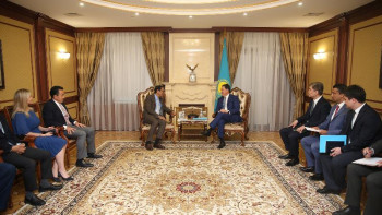 Фотография к новости: Мамин SoftBank төрағасын қабылдады