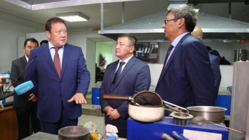 Фотография к новости: СҚО әкiмi тұрғындардан сапасыз жөнделген жолдарды суретке түсіруді өтінді