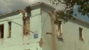 Фотография к новости: Оралда тозығы жеткен үйлер сүріліп, жаңасы салынуда