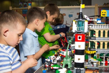 Фотография к новости: Семейде балаларға арналған ерекше ойын алаңы ашылды