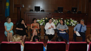 Фотография к новости: Көпбалалы аналар Бала құқықтары жөніндегі уәкілмен кездесті 