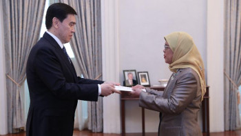 Фотография к новости: Қазақстан елшісі Сингапур Президентіне сенім грамоталарын тапсырды