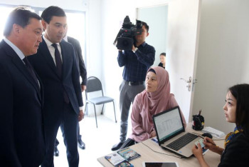 Фотография к новости: Мамин бірқатар әлеуметтік жобаны жүзеге асыру барысымен танысты