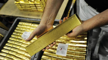 Фотография к новости: Полицей формасын киген қарақшылар әуежайдан 800 келіге жуық алтын ұрлады