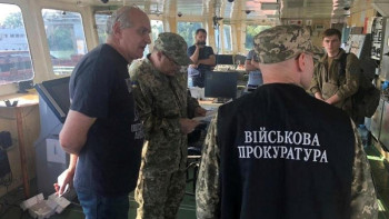 Фотография к новости: Украинада қамауға алынған ресейлік танкердің теңізшілері босатылуда 