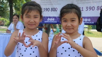 Фотография к новости: Павлодарлық саябақта кардиологтар тұрғындарды тегін қабылдады