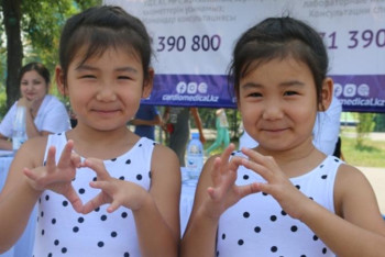 Фотография к новости: Павлодарлық саябақта кардиологтар тұрғындарды тегін қабылдады