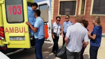 Фотография к новости: Ақтауда құрылысшылар бүтін бір отбасыны суға батудан құтқарып қалды