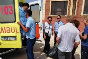 Фотография к новости: Ақтауда құрылысшылар бүтін бір отбасыны суға батудан құтқарып қалды