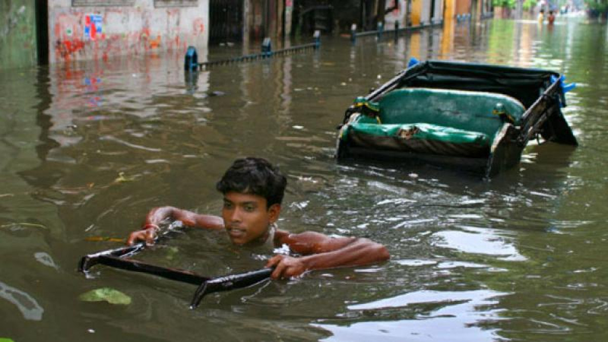 Үндістанда су тасқынынан 200-ден астам адам қаза тапты