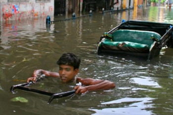 Фотография к новости: Үндістанда су тасқынынан 200-ден астам адам қаза тапты