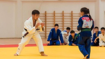 Фотография к новости: Елдос Сметов Ақтаудағы жас дзюдошыларға шеберлік сабағын өткізді  ﻿