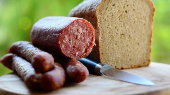 Фотография к новости: Қазақстанда шошқа майы бар деп танылған шұжықтар аталды