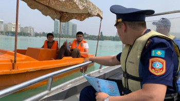 Фотография к новости: Рұқсат етілмеген жерлерде суға шомылған алматылықтарға айыппұл салынды