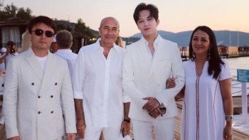 Фотография к новости: Димаш Игорь Крутойдың мерейтойында ата-анасымен бірге қонақ болды