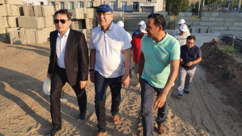 Фотография к новости: Сенаторлар жатақхана құрылысымен танысты