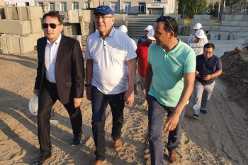 Фотография к новости: Сенаторлар жатақхана құрылысымен танысты